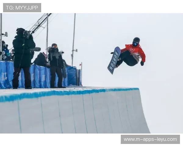 单板滑雪U型池比赛花式动作频出，评分标准引争论