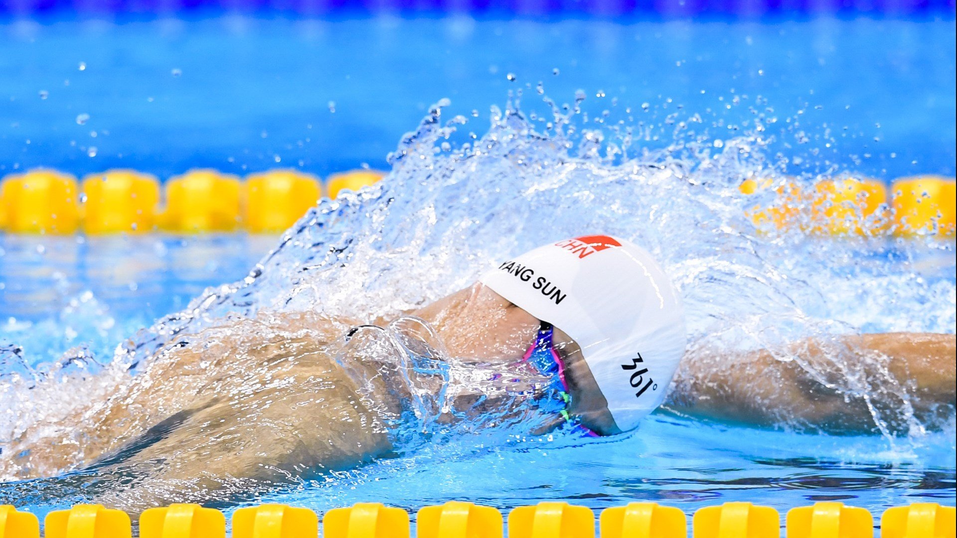 “高新体育中心：羽毛球赛场成全球选手竞技之地”